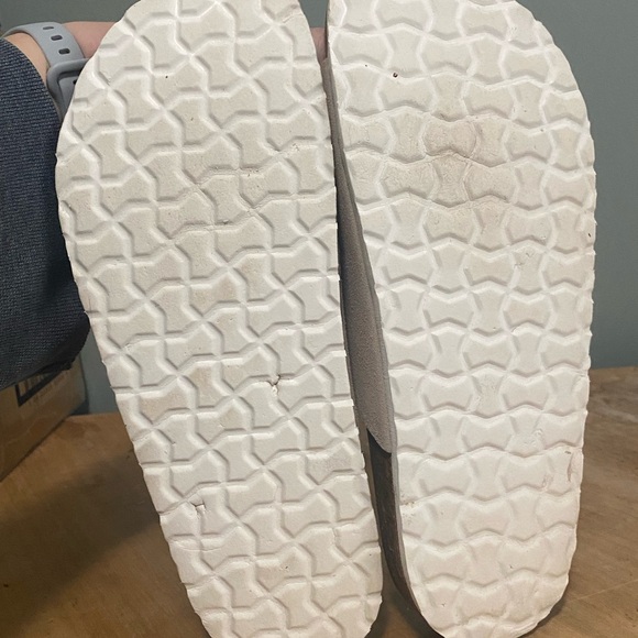 Cushionaire Beige Sandals 9.5 - Picture 8 of 8